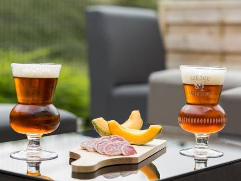Terrasse de l'hôtel | Hôtel Acadine au Neubourg en Normandie Terrasse de l'hôtel | Hôtel Acadine au Neubourg en Normandie