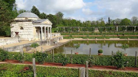 Jardin du Château du Champ de Bataille à 6 km de l'hôtel | © Sergey Prokopenko - CC BY-SA 3.0 Jardin du Château du Champ de Bataille à 6 km de l'hôtel | © Sergey Prokopenko - CC BY-SA 3.0